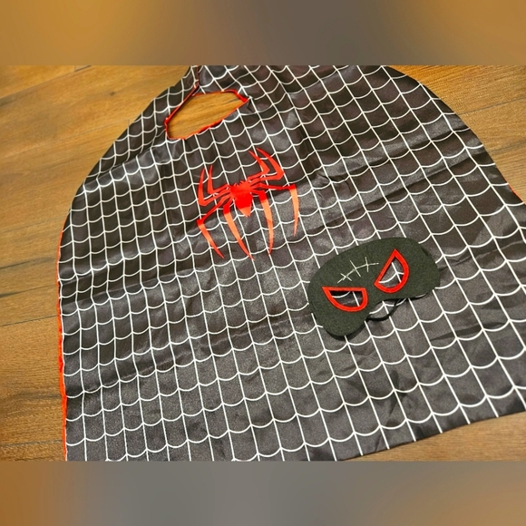 Miles Spider Play Cape+Mask - Picture 1 of 4